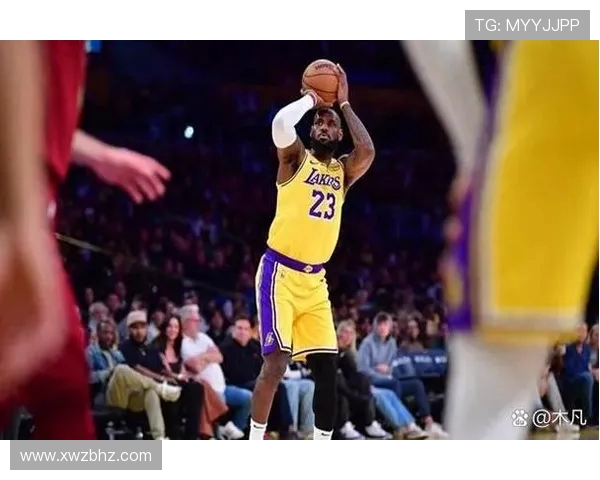 戴维斯仅出战11分钟因伤退场 4投1中仅得3分3篮板2盖帽